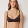 Balconette bikinitops met tweekleurig borduursel