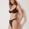 Balconette bikinitops met tweekleurig borduursel