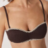 Bandeau-bikinitop met tweekleurig borduursel