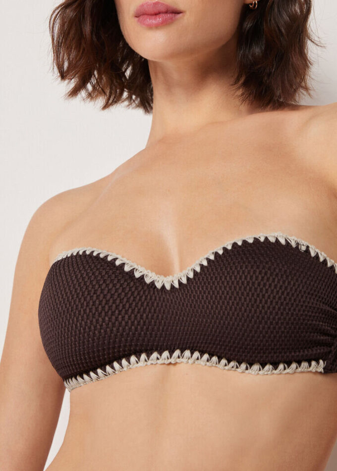 Bandeau-bikinitop met tweekleurig borduursel