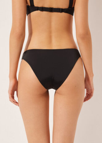 Bikinibroekjes met hoge beenuitsnijding