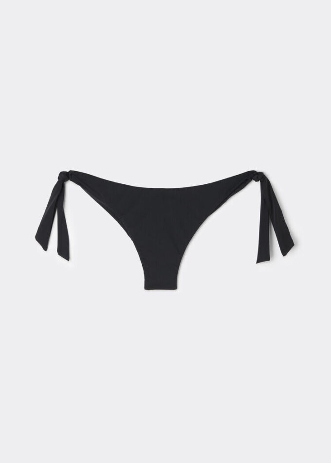 Bikinibroekjes met striksluiting opzij uit Indonesie