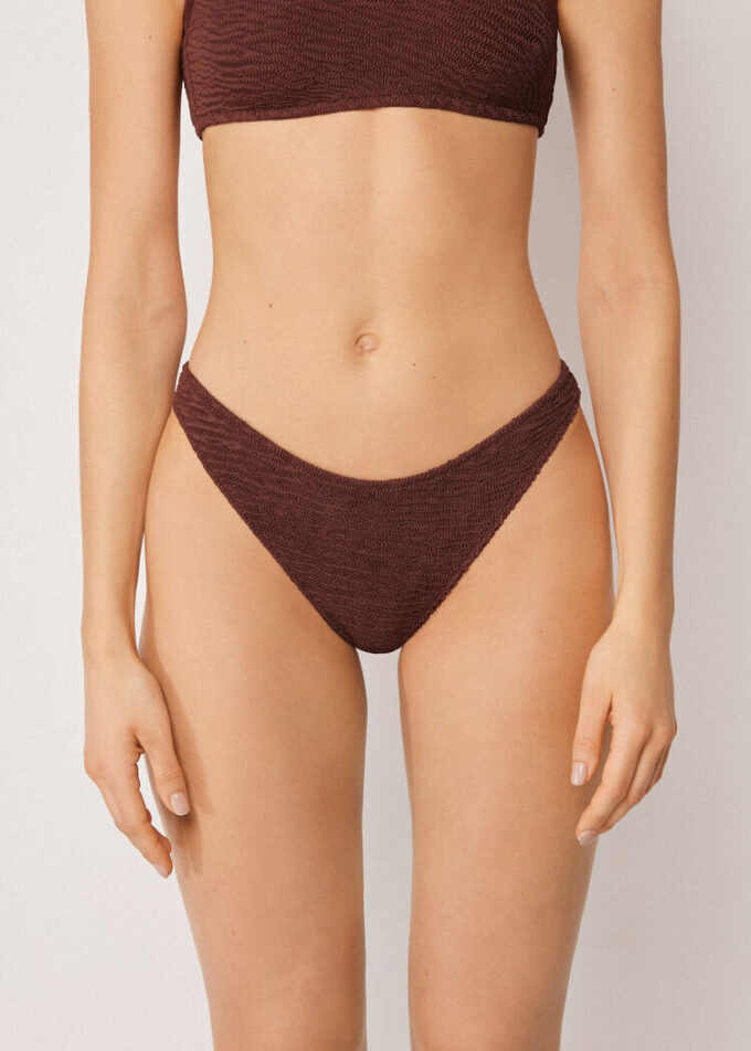 Brazilian bikinibroekjes met gekreukelde golven