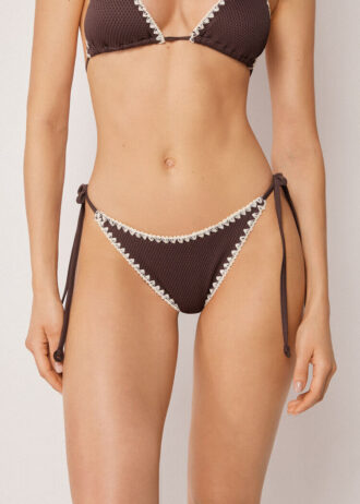 Brazilian bikinibroekjes met tweekleurig borduursel