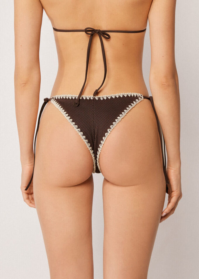 Brazilian bikinibroekjes met tweekleurig borduursel