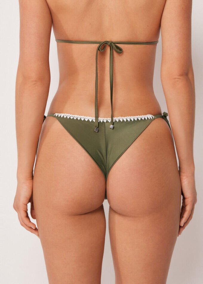 Brazilian bikinibroekjes met veters en verfijnde glans