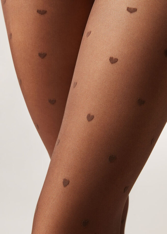 Doorschijnende 30 denier panty met mini-hartjes