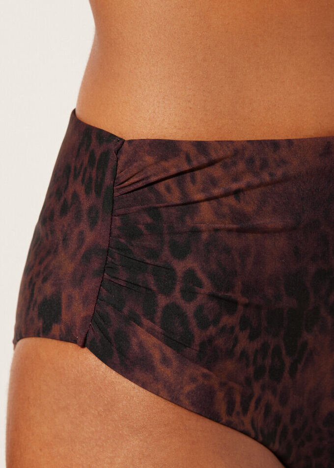 High-waist bikinibroekjes in donkere dierenprint