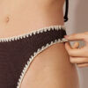 High Waist Brazilian bikinibroekje met tweekleurig borduursel