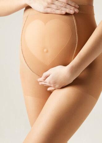 Sheer 20 denier Maternity panty met doorschijnend hart