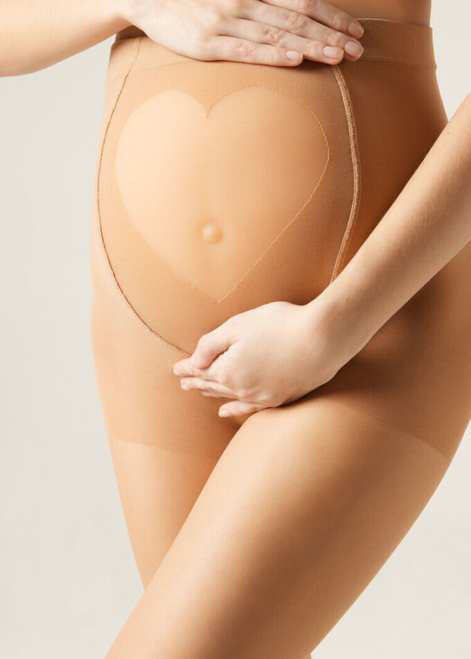 Sheer 20 denier Maternity panty met doorschijnend hart