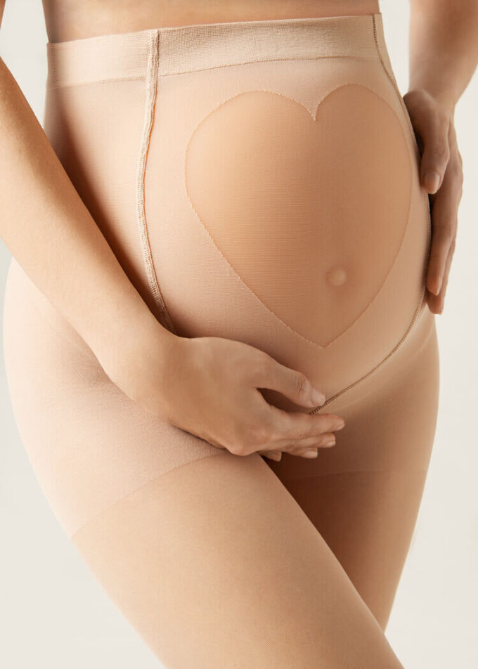 Sheer 20 denier Maternity panty met doorschijnend hart