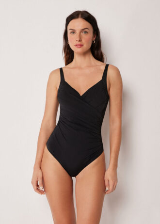 Slankmakend eendelig zwempak met elegante drapering