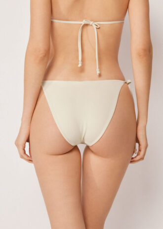 String-bikini-broekje met pailletten en netstof
