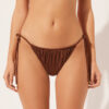 String-bikini-broekje van glanzend satijn