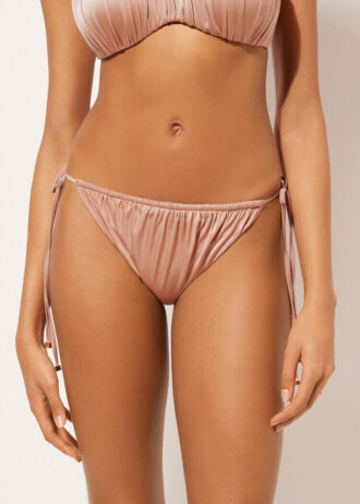 String-bikini-broekje van glanzend satijn