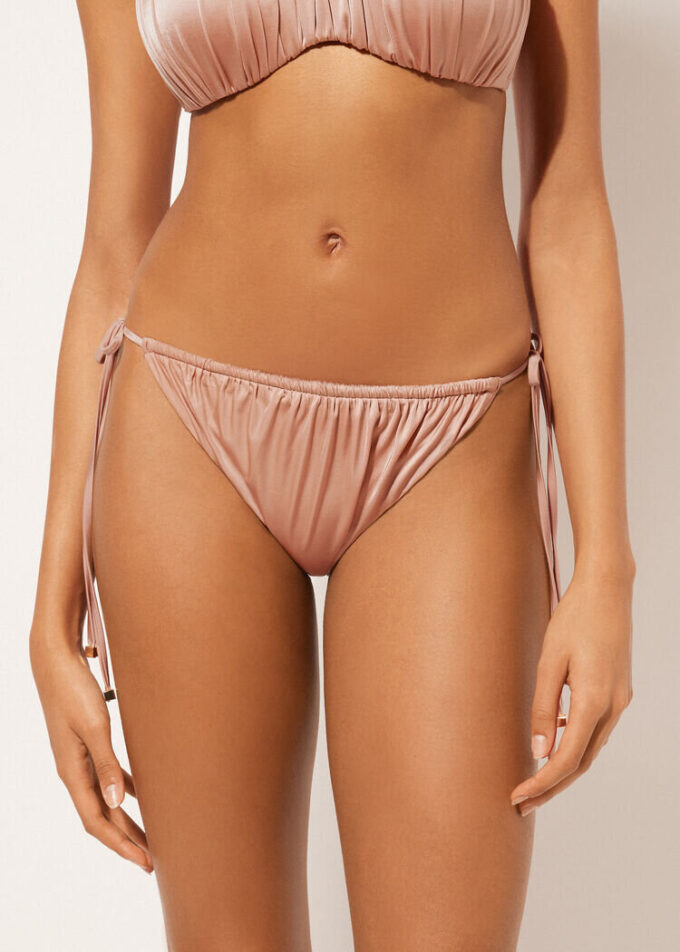 String-bikini-broekje van glanzend satijn