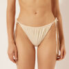 String-bikini-broekje van glanzend satijn