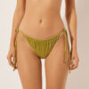 String-bikini-broekje van glanzend satijn