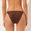 String-bikini-broekje van glanzend satijn