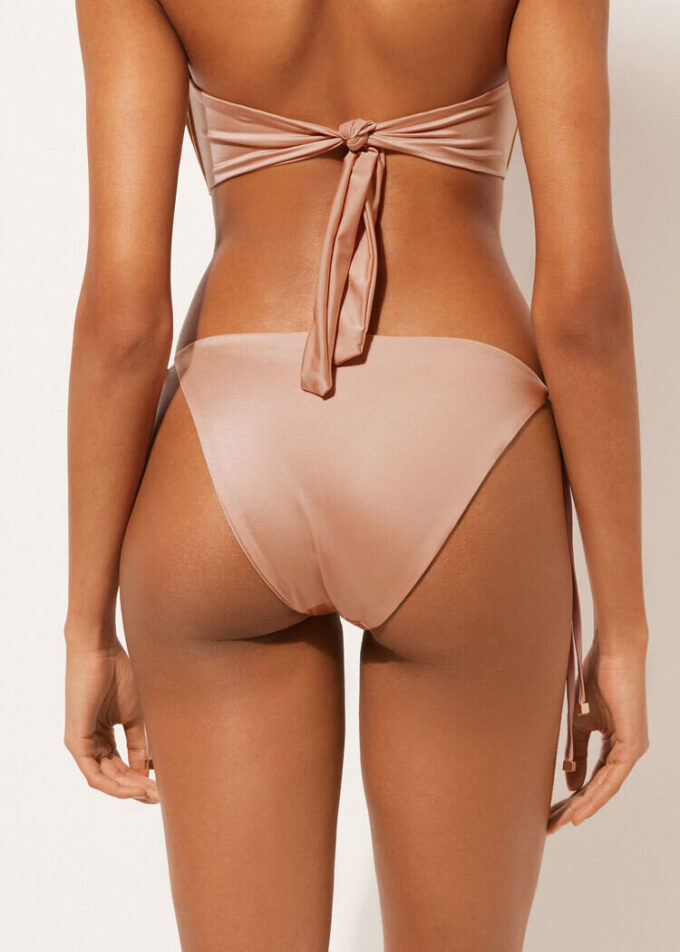 String-bikini-broekje van glanzend satijn