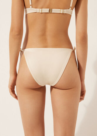 String-bikini-broekje van glanzend satijn