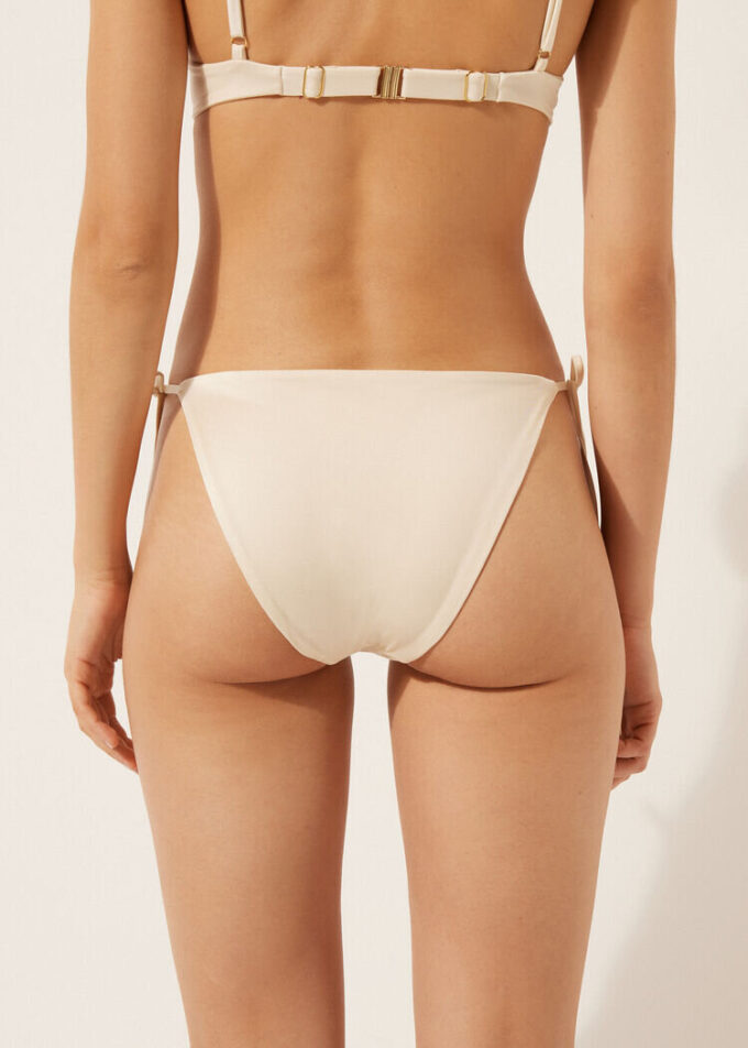 String-bikini-broekje van glanzend satijn