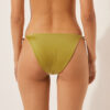 String-bikini-broekje van glanzend satijn