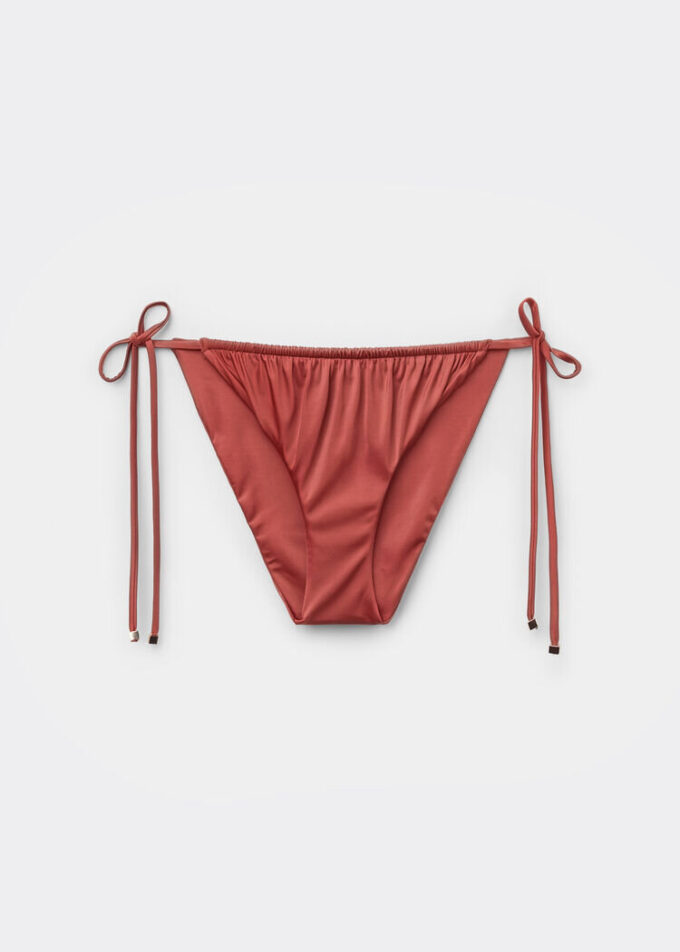 String-bikini-broekje van glanzend satijn