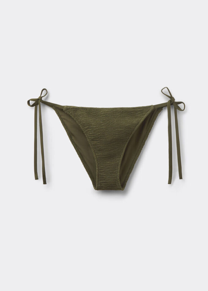 String-zwembroekje met gekreukelde golven