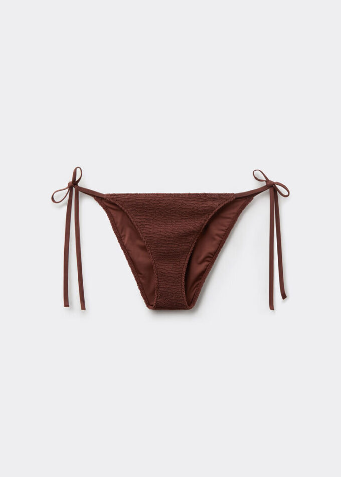 String-zwembroekje met gekreukelde golven