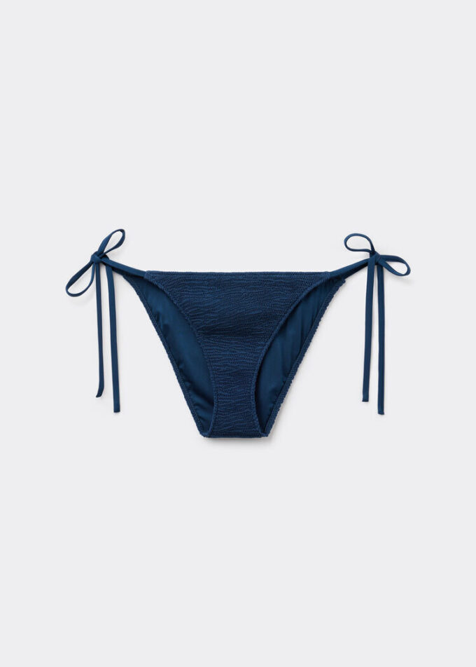 String-zwembroekje met gekreukelde golven