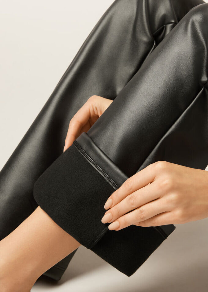 Thermal broek met uitlopende pijpen en gecoat effect