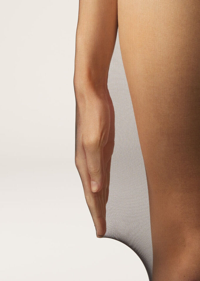 Transparante, matte, volledig onzichtbare 20 denier panty