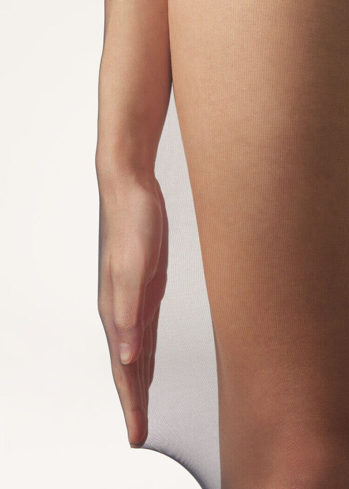 Transparante, matte, volledig onzichtbare 20 denier panty