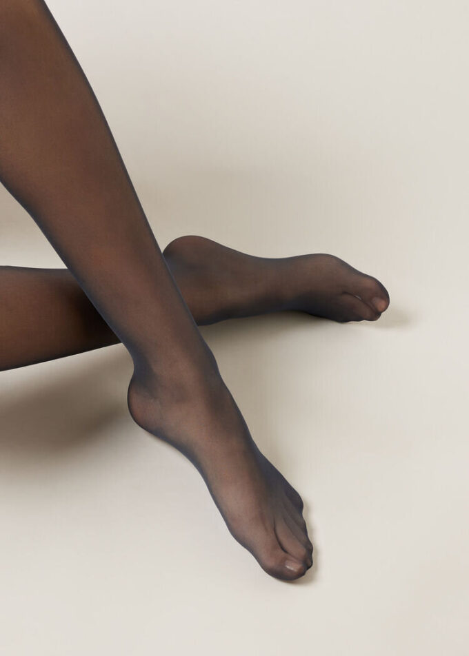 Transparante, matte, volledig onzichtbare 20 denier panty